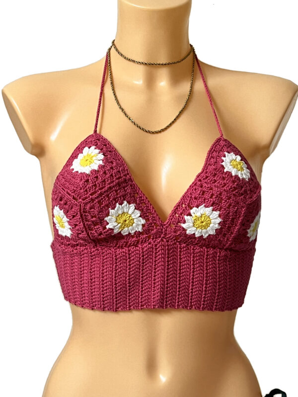 Red daisy patterned hand knitted crop - Image 3