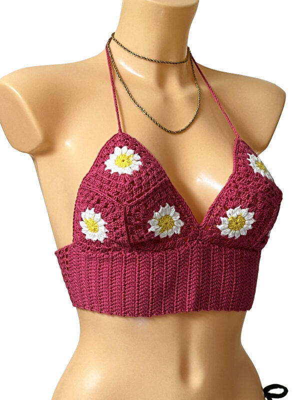 Red daisy patterned hand knitted crop - Image 4