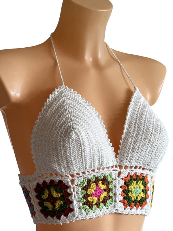 White lace embroidered and flower-patterned hand-knitted crop top - Image 3