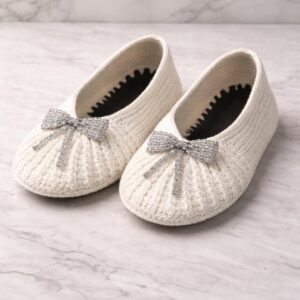 Cream knit slippers with glitter bow detail